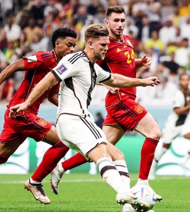 穆勒入选温哥华白浪下赛季大名单，原合同2025年底到期（穆勒被列入温哥华白浪新赛季阵容，现合同至2025年底）