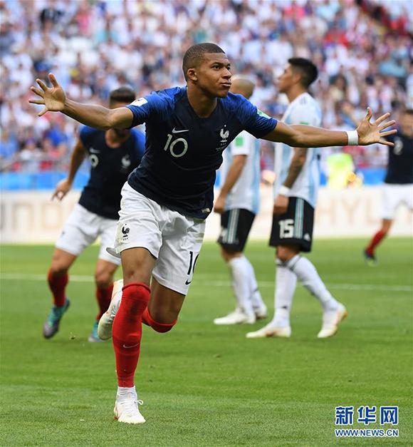 2025／26赛季英超：25分跟切尔西平起平坐！狼队1-4曼联（英超2025／26赛季：曼联4-1狼队，25分追平切尔西）