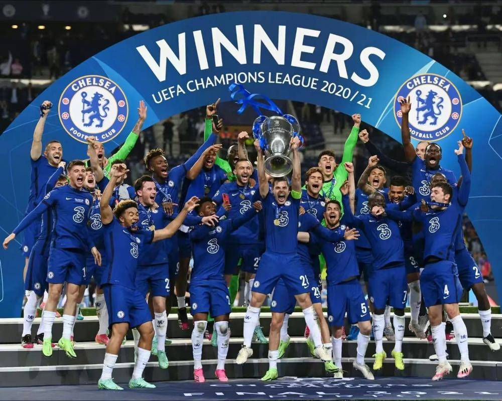 芬奇谈爱德华兹低迷：他一过半场就被包夹，必须研究如何应对（芬奇评爱德华兹状态不佳：过半场即遭夹击，需尽快拿出应对策略）