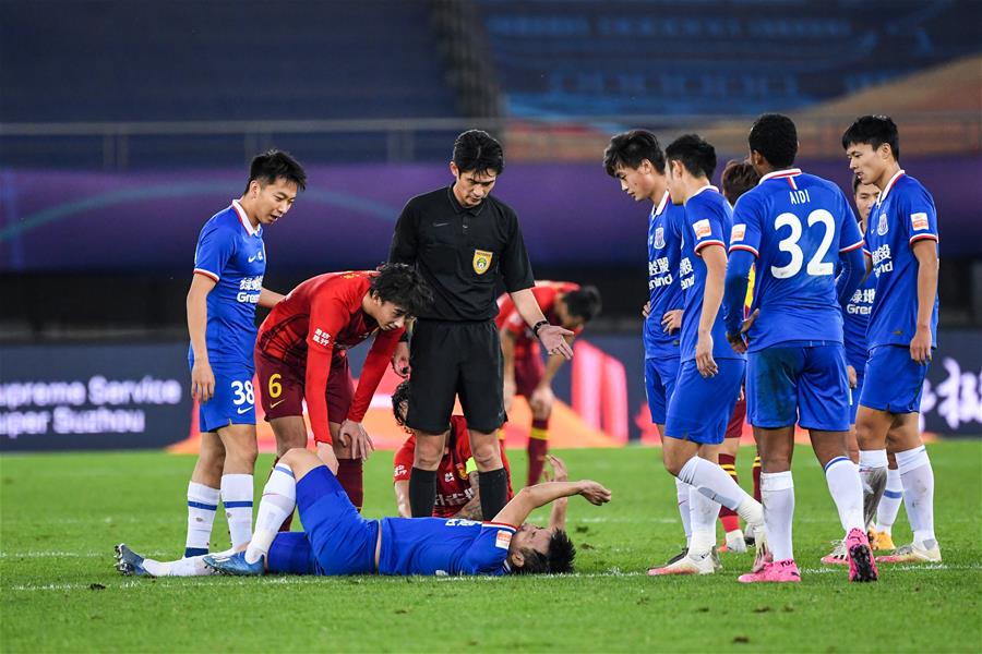 年年欧冠失误染红，这集我看过…巴萨客场不敌切尔西！（欧冠再现失误与红牌，熟悉剧情重演：巴萨客场不敌切尔西）