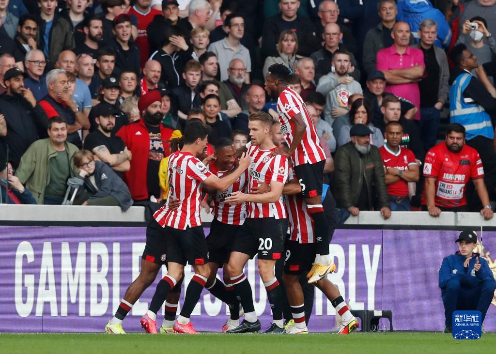 黄潜主帅：维加没抬脚是贴地铲球，我不认为那是红牌（黄潜主帅：维加未抬脚属贴地铲抢，判红不合理）