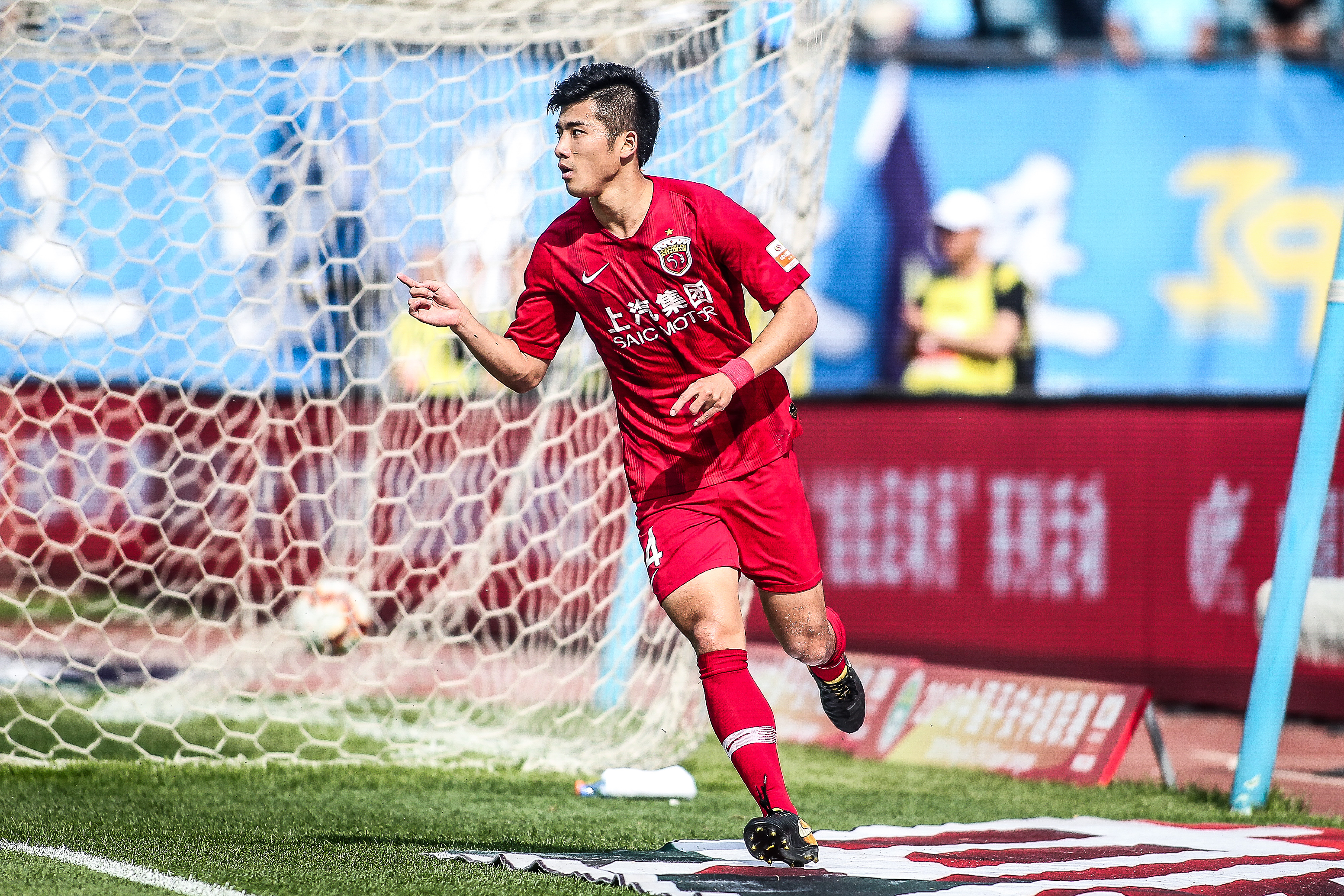 仅次于法蒂和亚马尔，萨特帕耶夫是欧冠第三年轻的进球者（萨特帕耶夫成欧冠第三年轻进球者，仅次于法蒂和亚马尔）