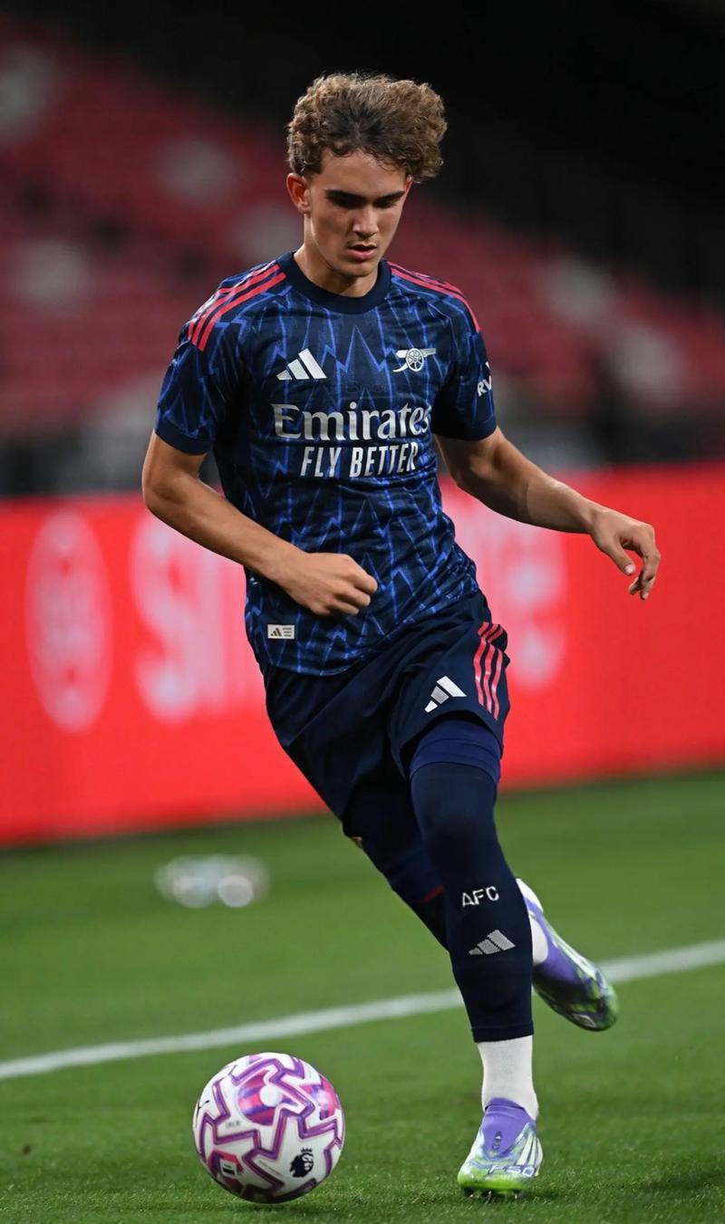 全国第十二届残疾人运动会：辽宁选手刘爽赛艇赛场连夺两金（辽宁选手刘爽在全国第十二届残运会赛艇项目连摘两金）