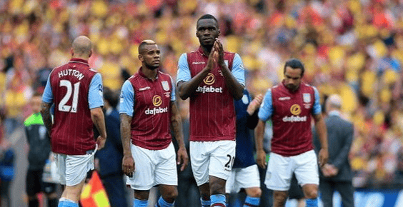 阿莫林抱头无奈！曼联队长补时踢飞空门+2次高射炮 尴尬40射门0球（阿莫林无奈抱头：曼联队长补时空门打飞再轰两脚高射炮，40次射门仍无进球）