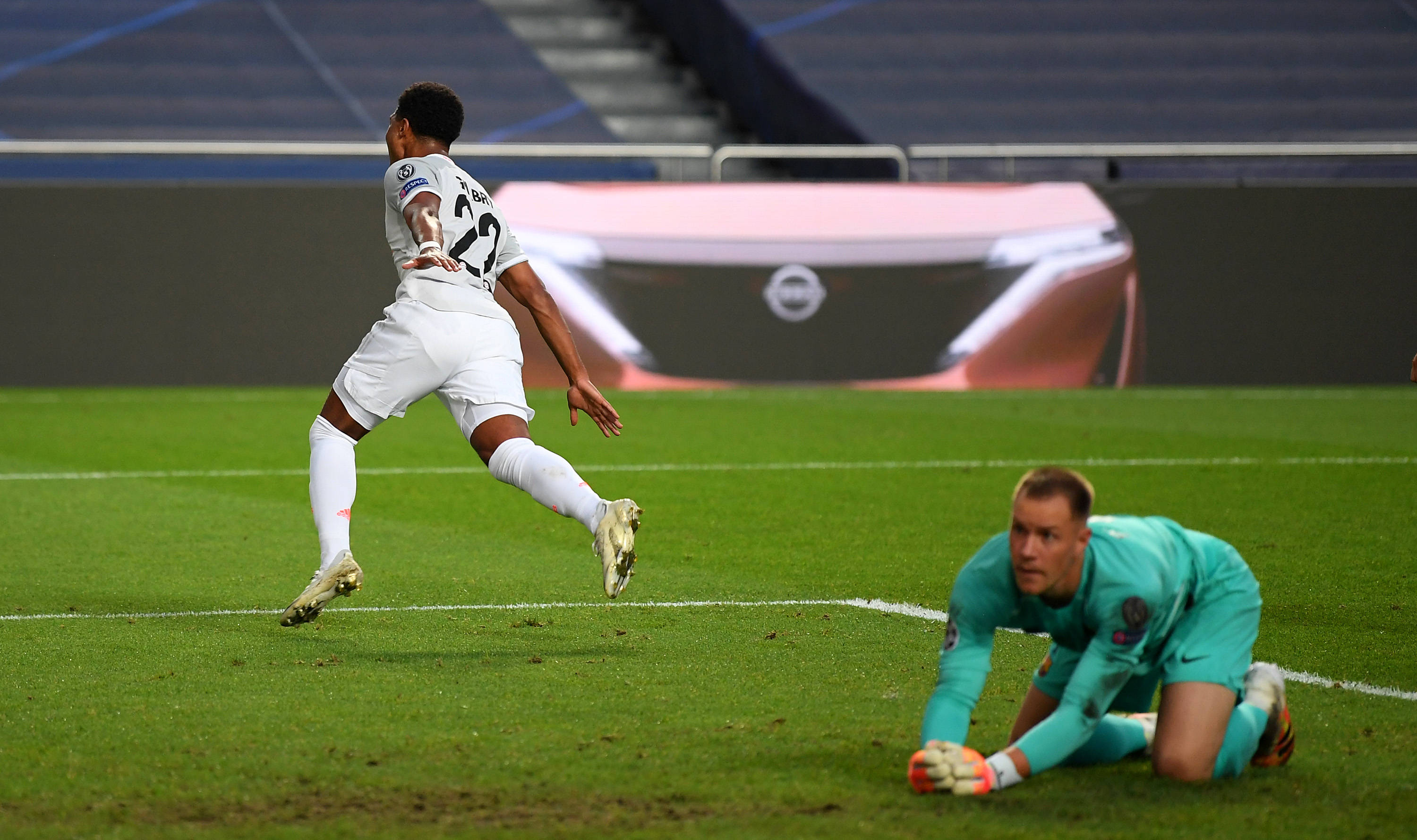 齐达内分享与樊振东切磋的照片：这年轻人球打得着实可以！（齐达内晒与樊振东对练照：这年轻人球技确实可以！）