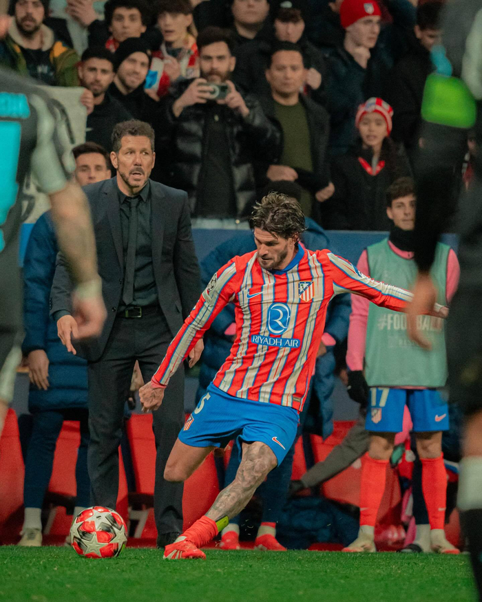 新疆一家进出口贸易公司向阿图什市捐赠足球场，价值1亿元（新疆一进出口企业向阿图什市捐建足球场，项目价值1亿元）