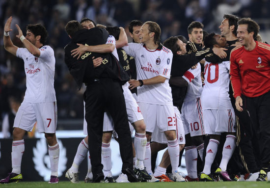 半场战报：那不勒斯1-0尤文，霍伊伦7分钟闪击，内雷斯助攻（半场快讯：那不勒斯1-0领先尤文，霍伊伦7分钟建功，内雷斯送助攻）