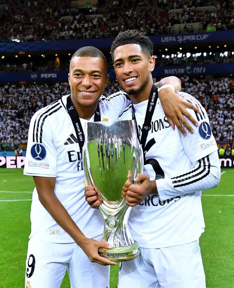 国安主场战平广州恒大（国安坐镇主场与广州恒大战成平局）