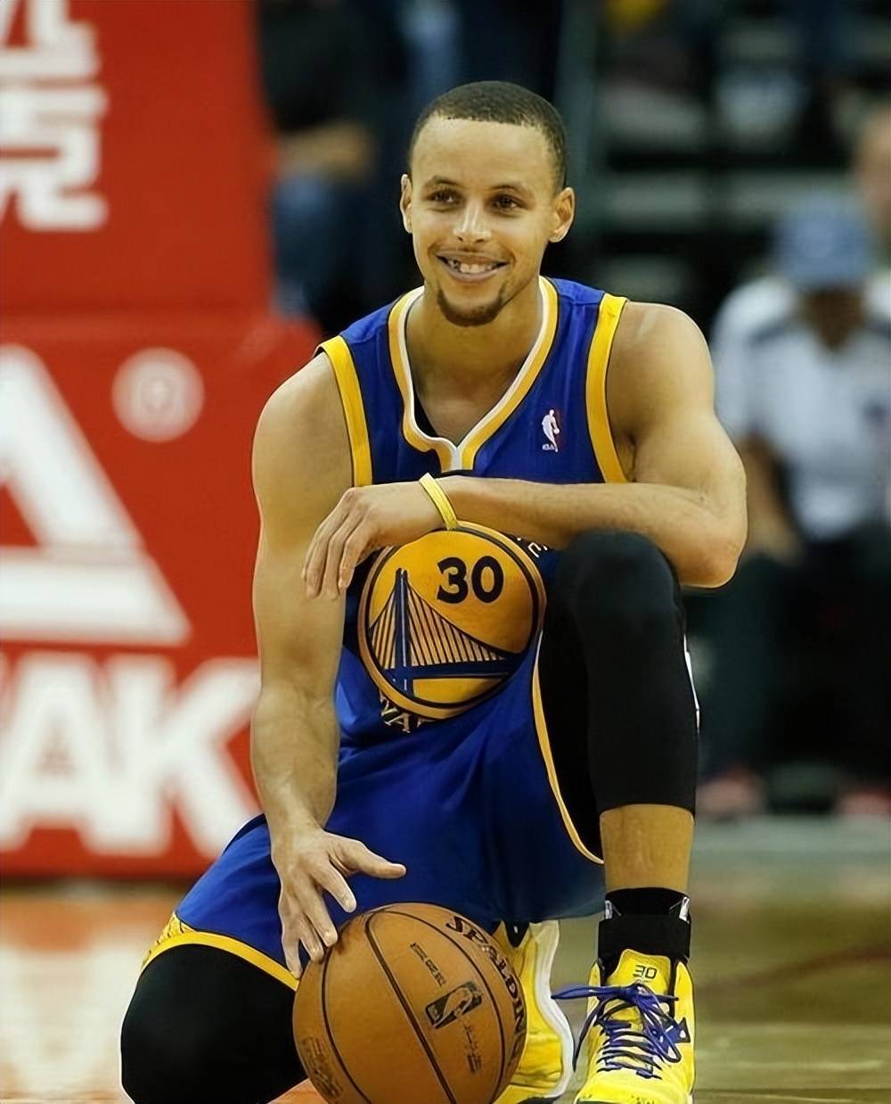 前广州恒大知名国脚刑期曝光，原本已跑路，通知领工资时被逮捕.